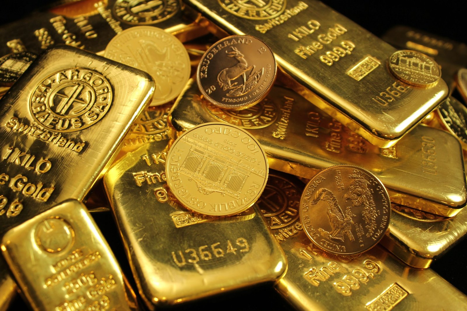 Gold bars and coins symbolizing wealth and investment in Pakistan
